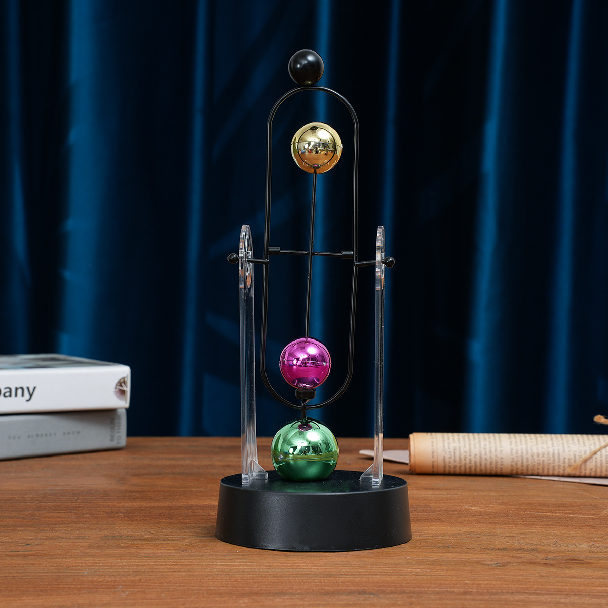 Newton Cradle Large - Wahadło Newtona Perpetual Motion Decor Nowoczesny